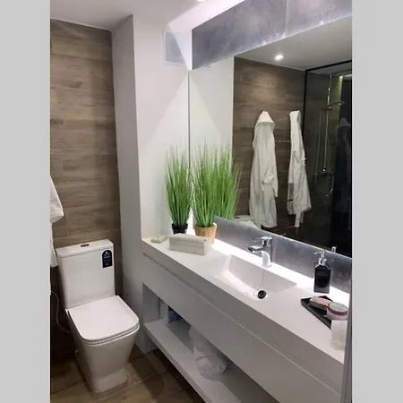 Apartamento A Estrenar A Un Minuto Del Alcazar *